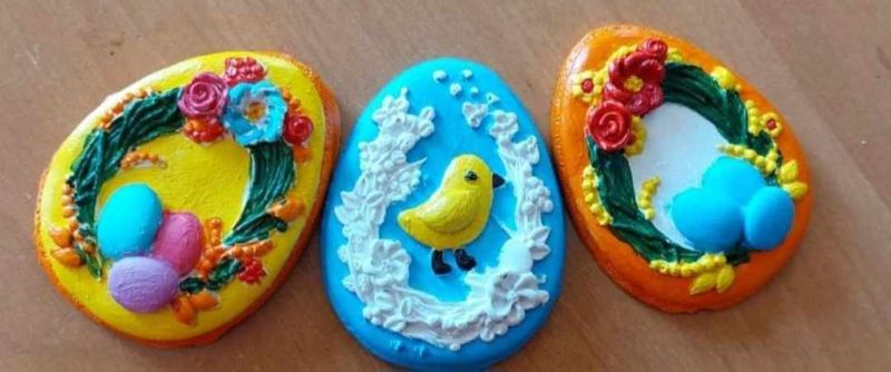 Workshop on painting plaster figures